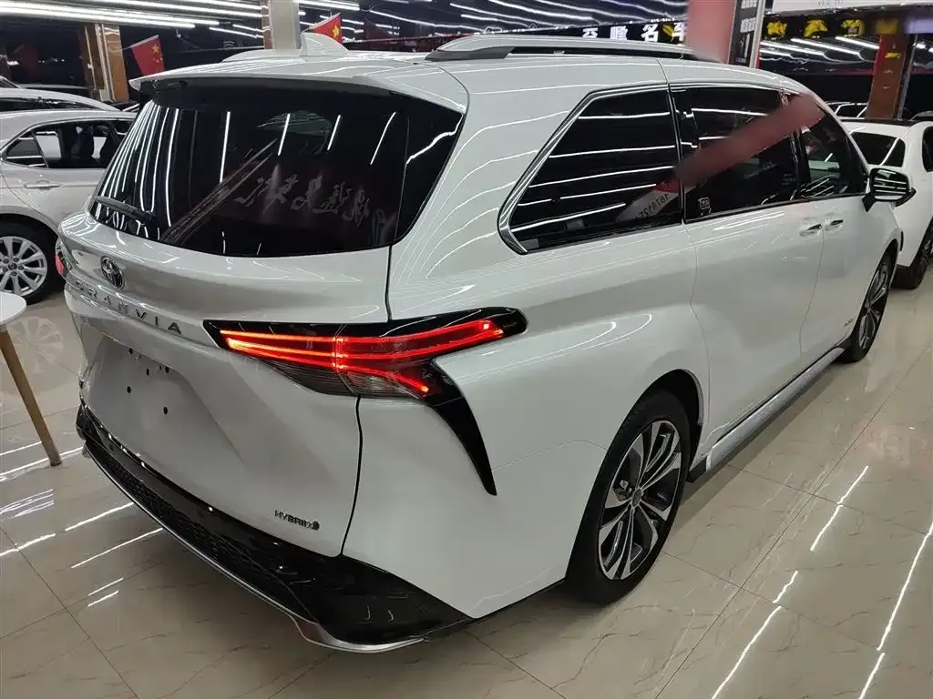 Toyota Granvia — фото 7