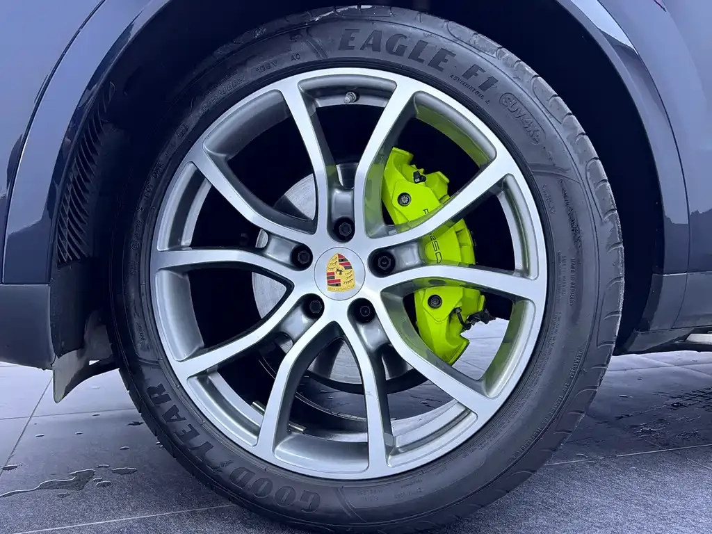 Porsche Cayenne Hybrid — фото 10