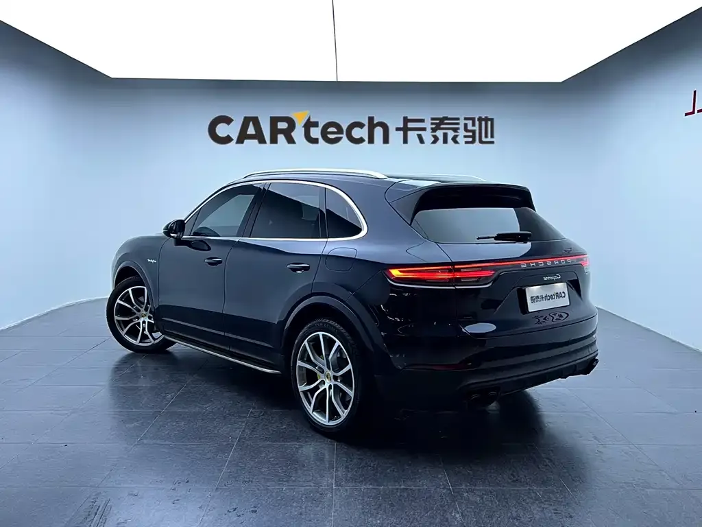 Porsche Cayenne Hybrid — фото 7