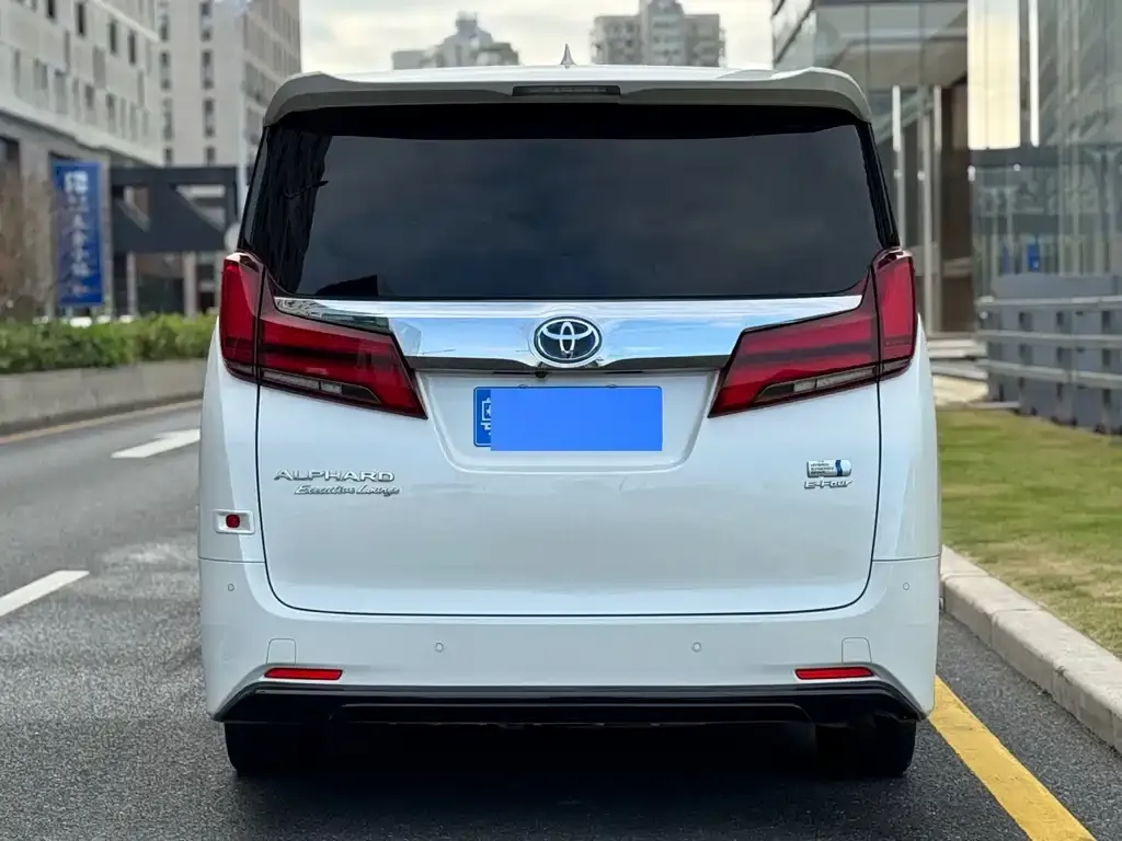 Toyota Alphard — фото 3