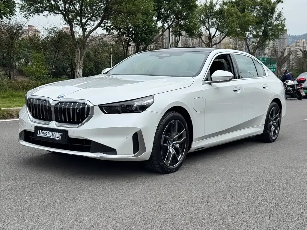 BMW i5 — фото 1