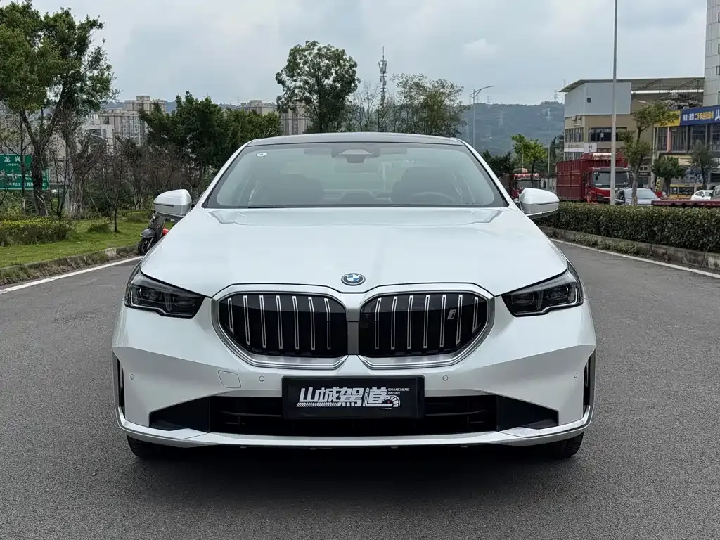 BMW i5 — фото 2