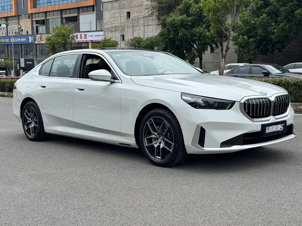 BMW i5 — фото 3