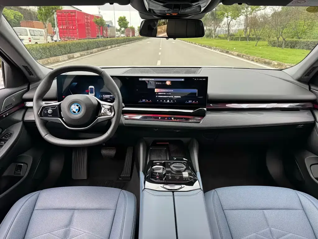 BMW i5 — фото 9