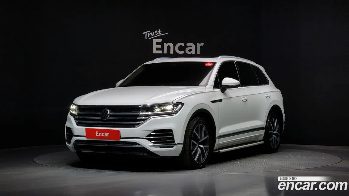 Volkswagen Touareg — фото 1