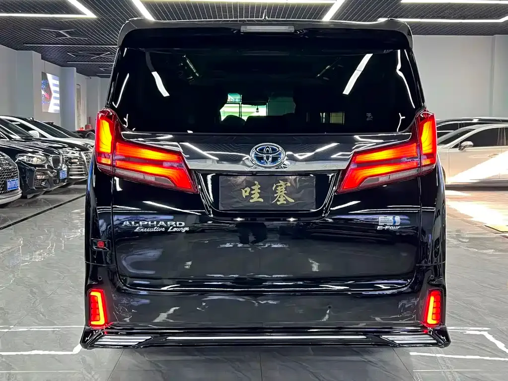 Toyota Alphard — фото 4