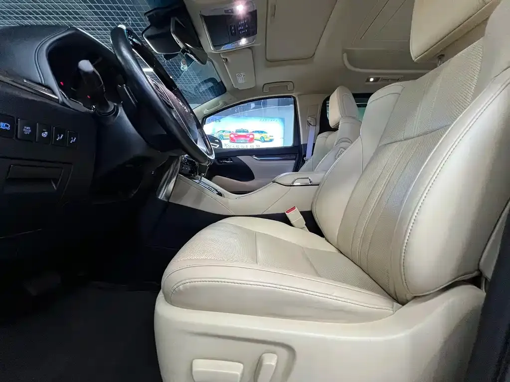 Toyota Alphard — фото 6