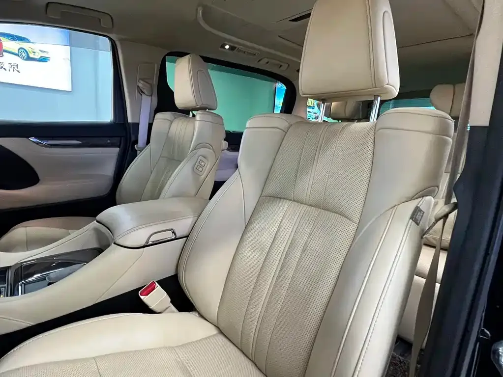 Toyota Alphard — фото 7
