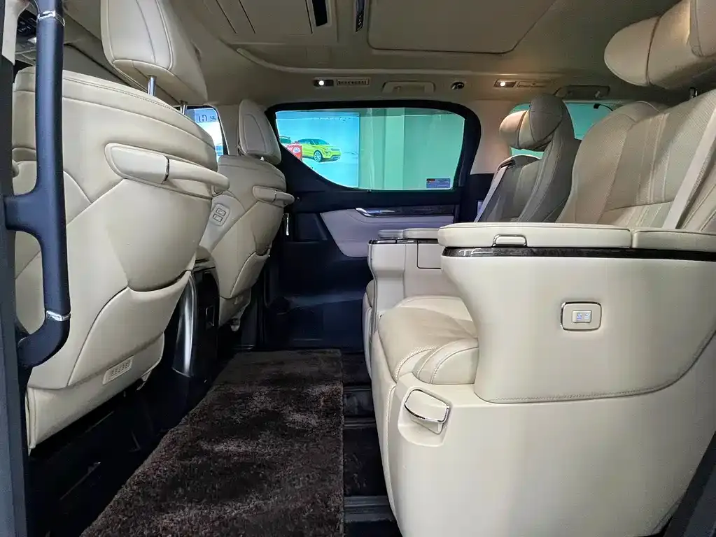 Toyota Alphard — фото 8