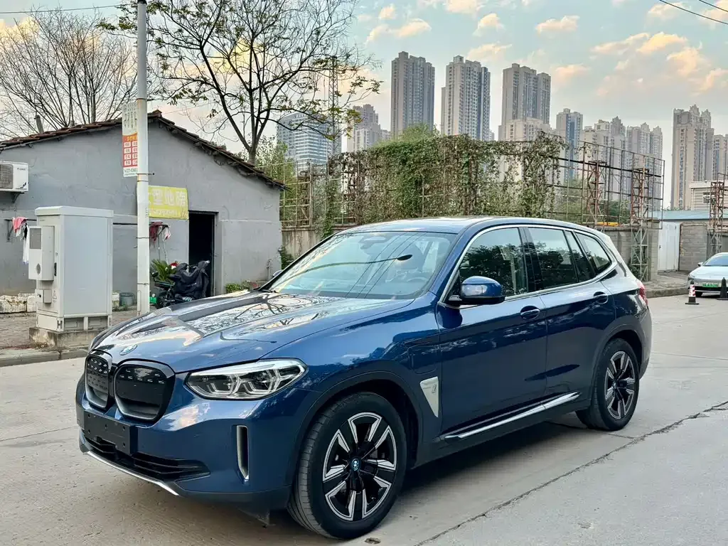 BMW iX3 — фото 1