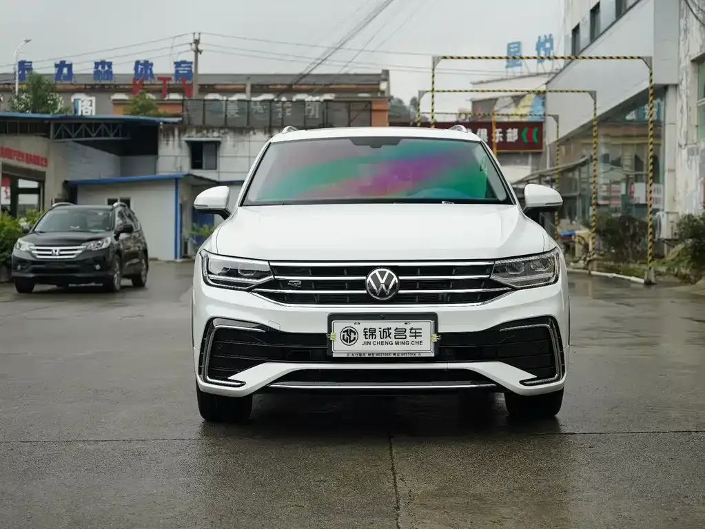 Volkswagen Tiguan L — фото 2