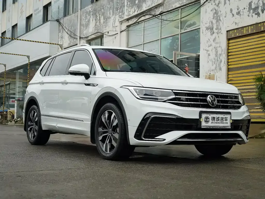 Volkswagen Tiguan L — фото 3