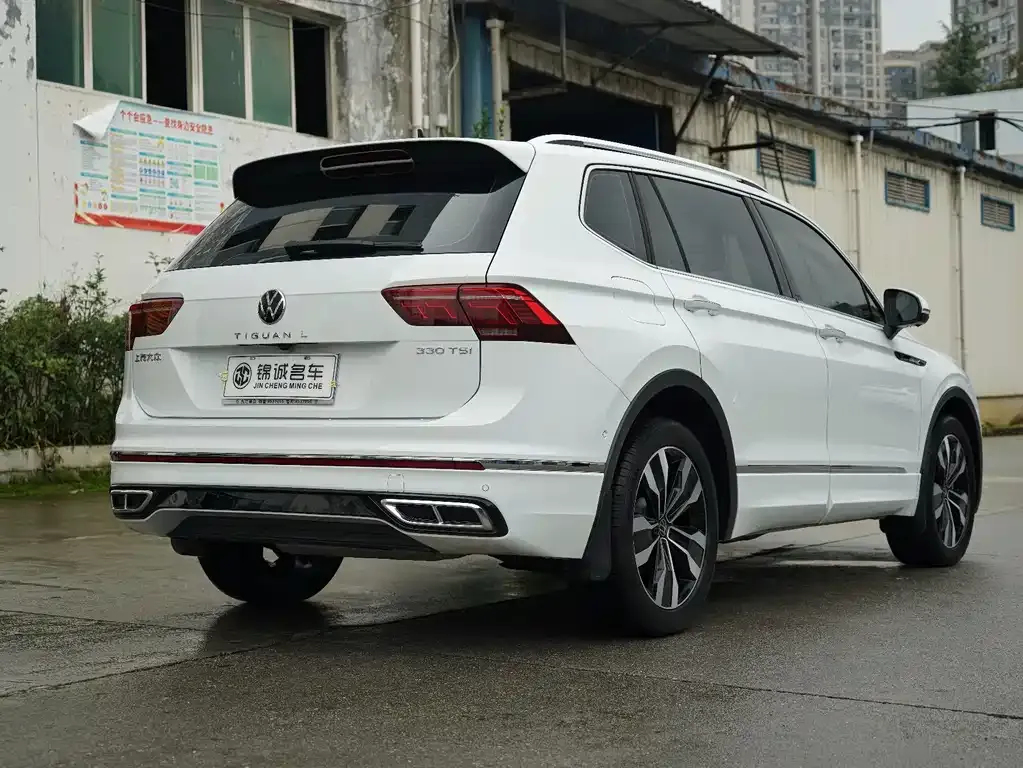 Volkswagen Tiguan L — фото 7