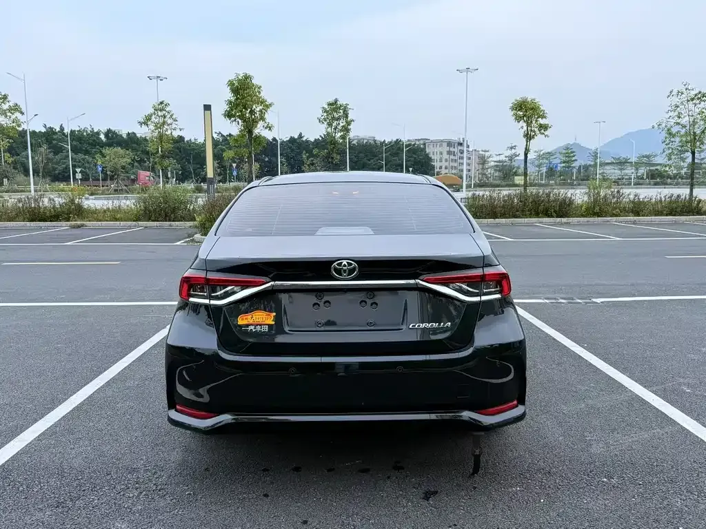Toyota Corolla — фото 10