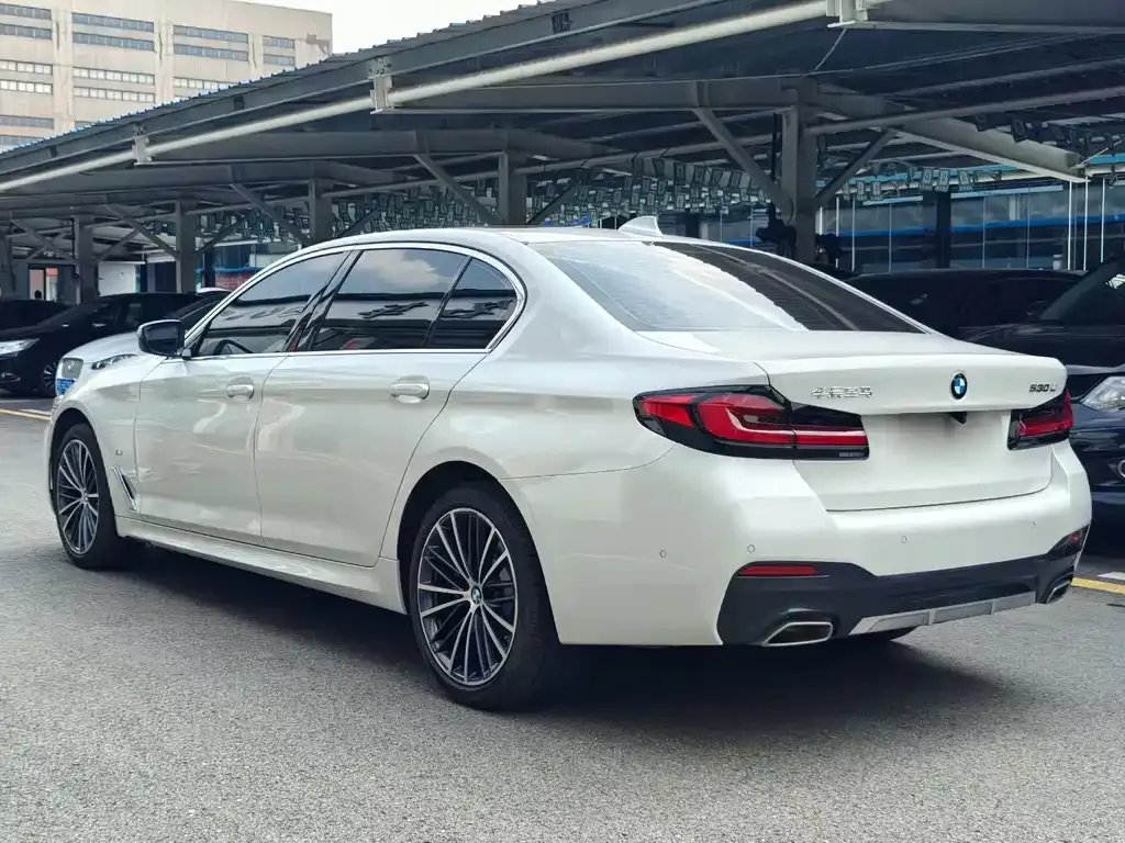 BMW 5 Series — фото 9