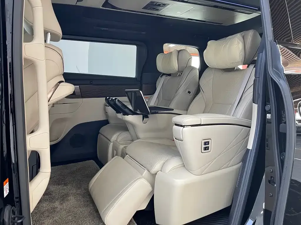 Toyota Vellfire — фото 10