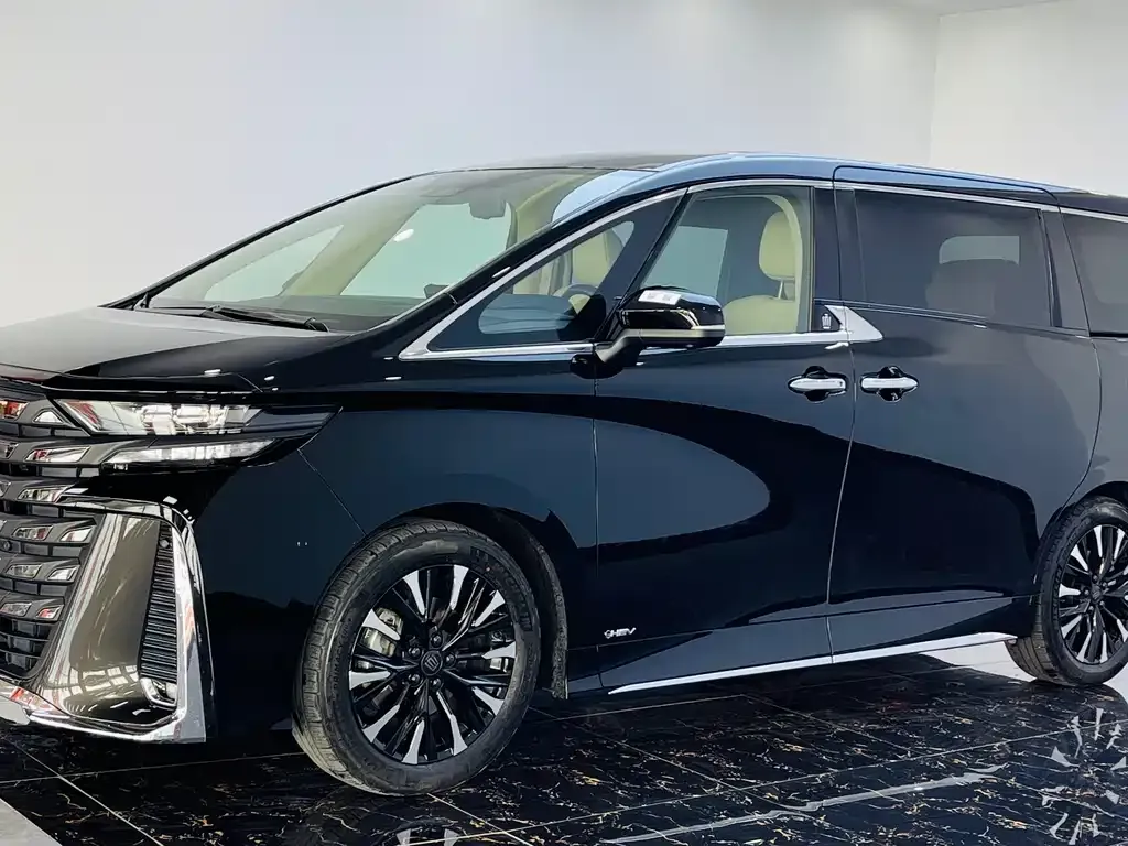 Toyota Vellfire — фото 2