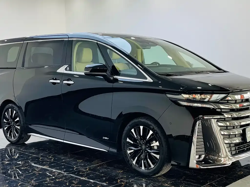Toyota Vellfire — фото 3