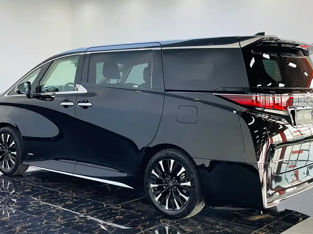 Toyota Vellfire — фото 7