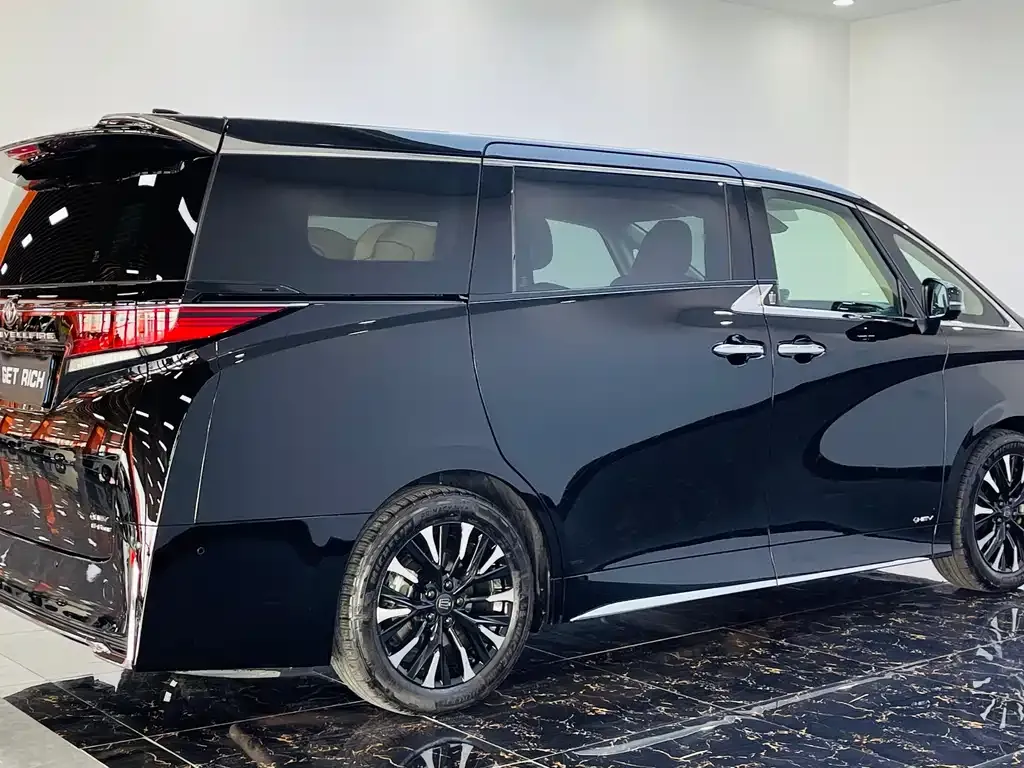 Toyota Vellfire — фото 9