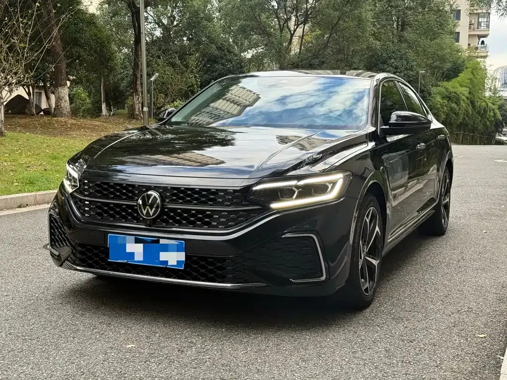 Volkswagen Passat — фото 1
