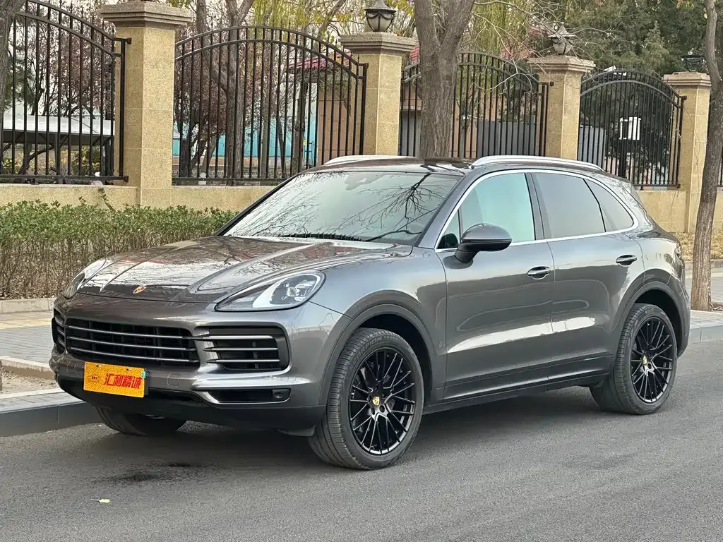 Porsche Cayenne — фото 1