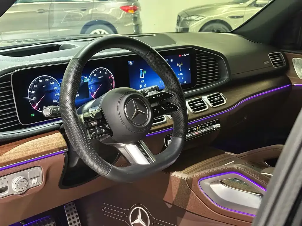 Mercedes-Benz GLS — фото 9