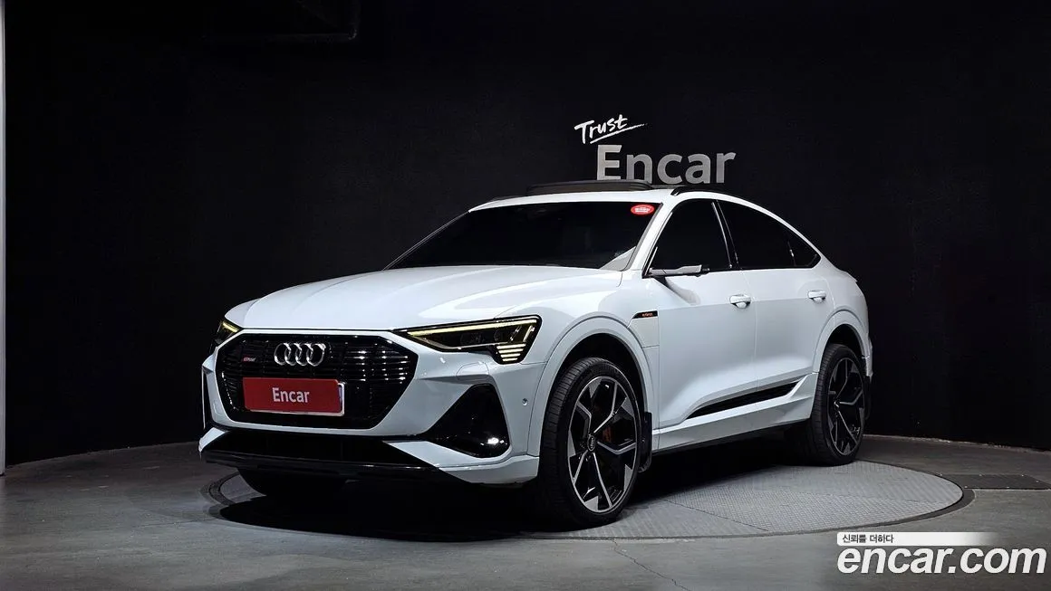 Audi e-tron — фото 1