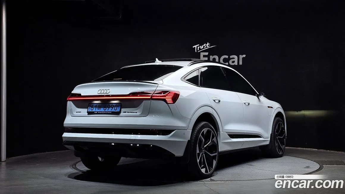 Audi e-tron — фото 2