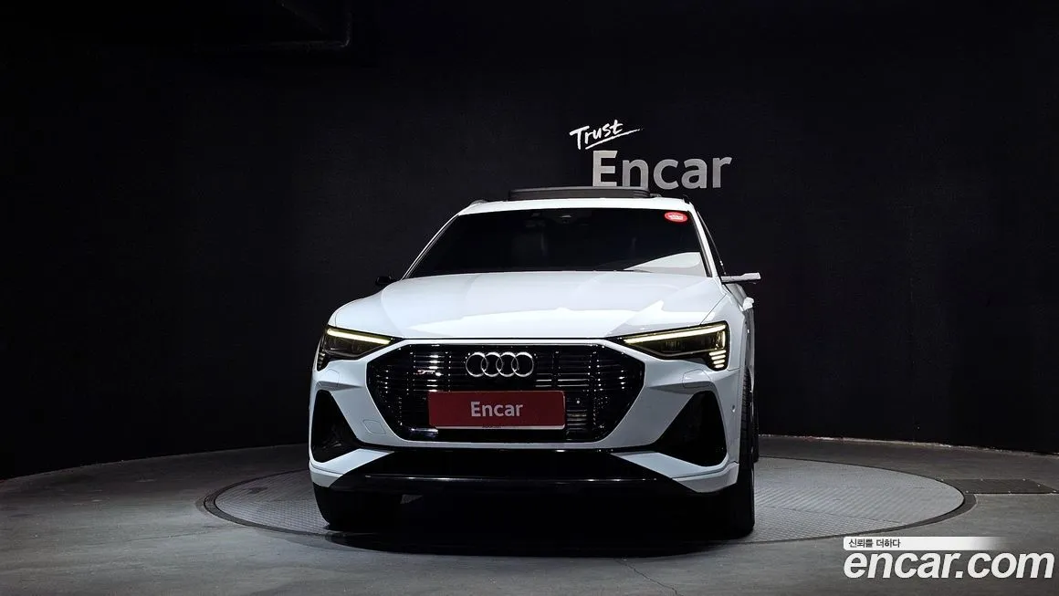 Audi e-tron — фото 3