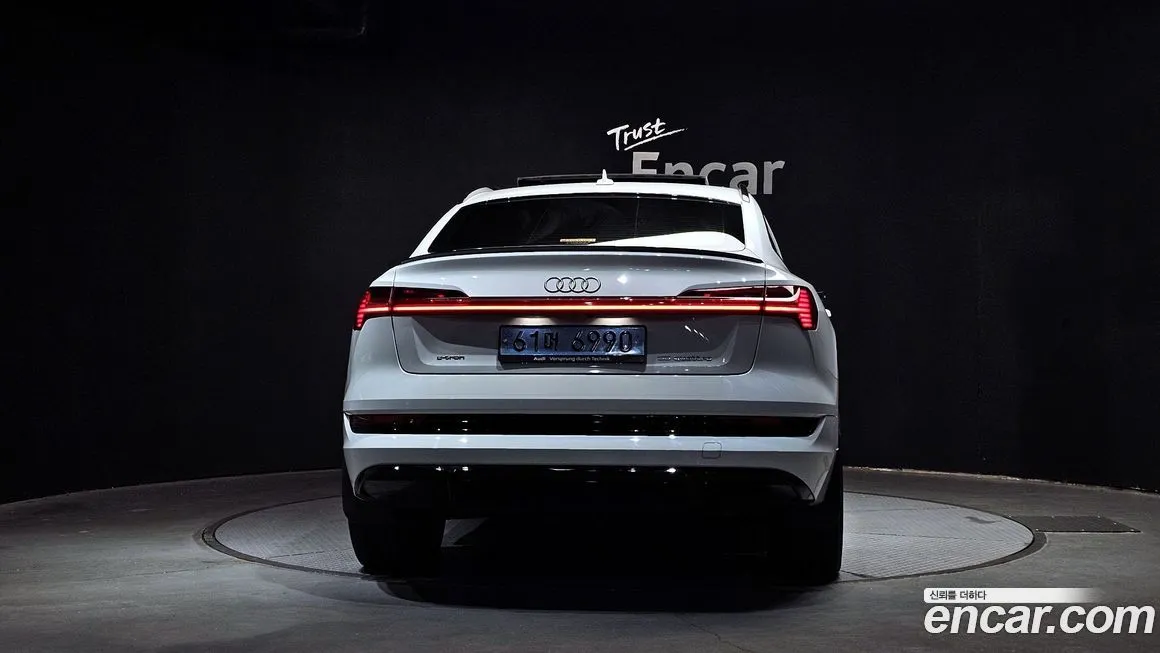 Audi e-tron — фото 4