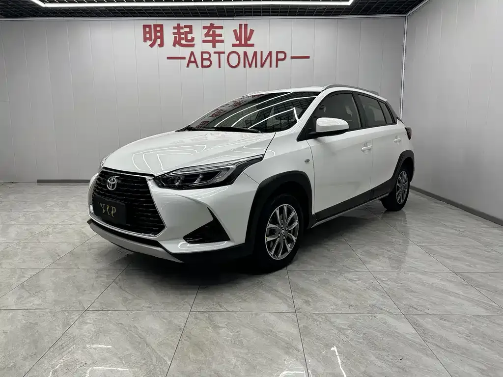 Toyota Yaris L — фото 1