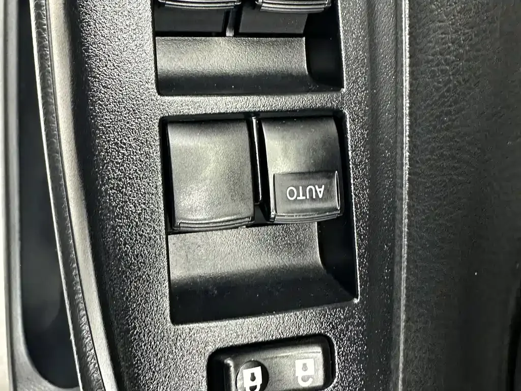 Toyota Yaris L — фото 10