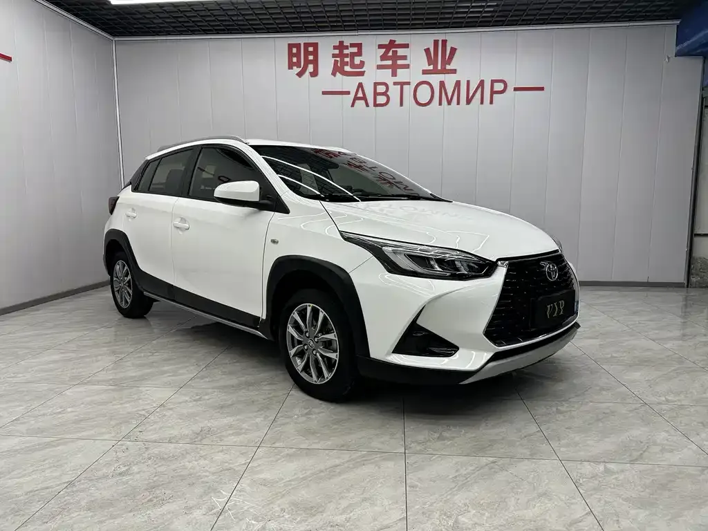Toyota Yaris L — фото 2