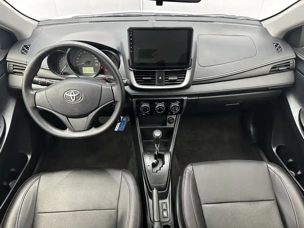 Toyota Yaris L — фото 6