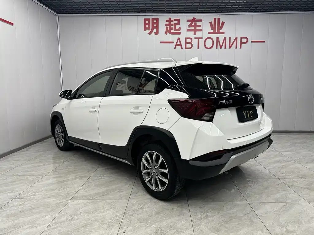 Toyota Yaris L — фото 8