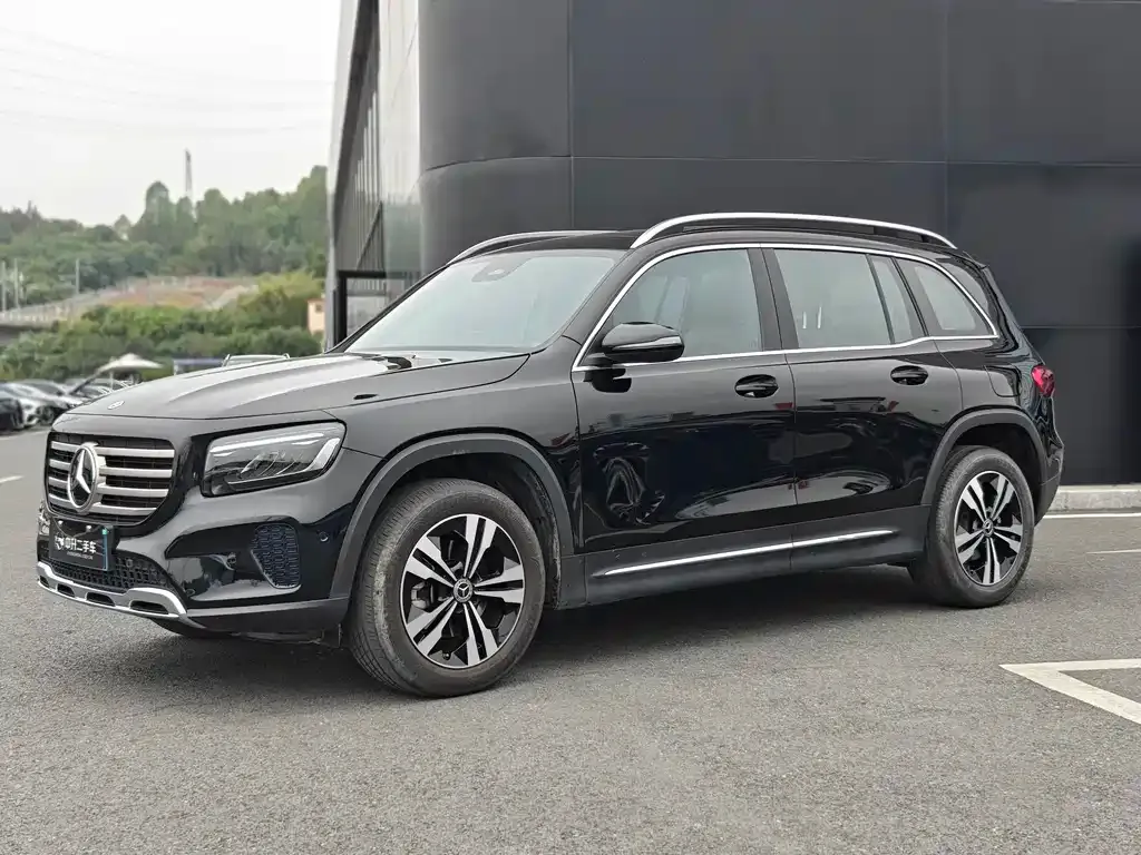 Mercedes-Benz GLB — фото 1