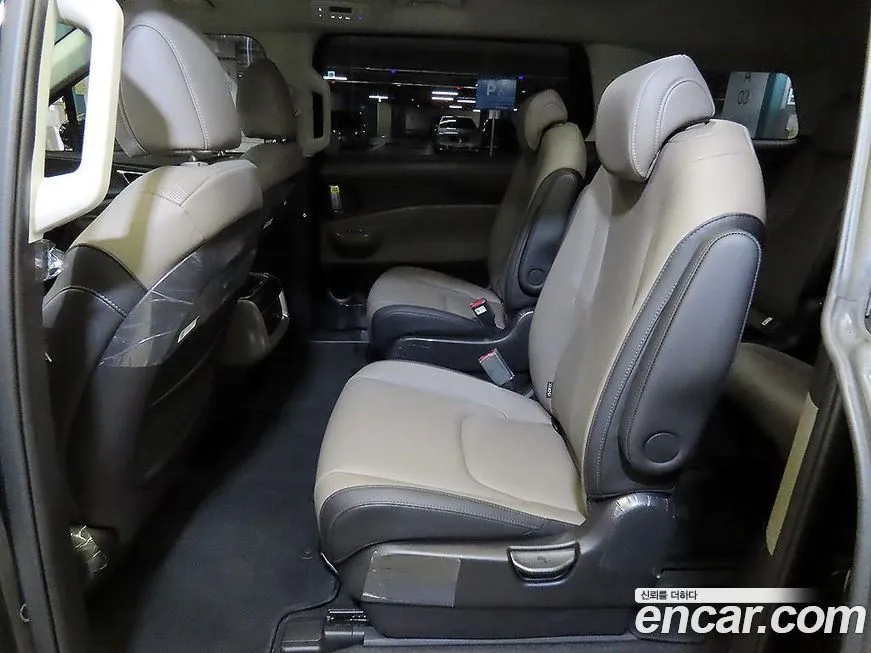 Kia Carnival — фото 10
