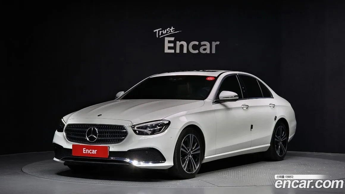 Mercedes-Benz E-Class — фото 1