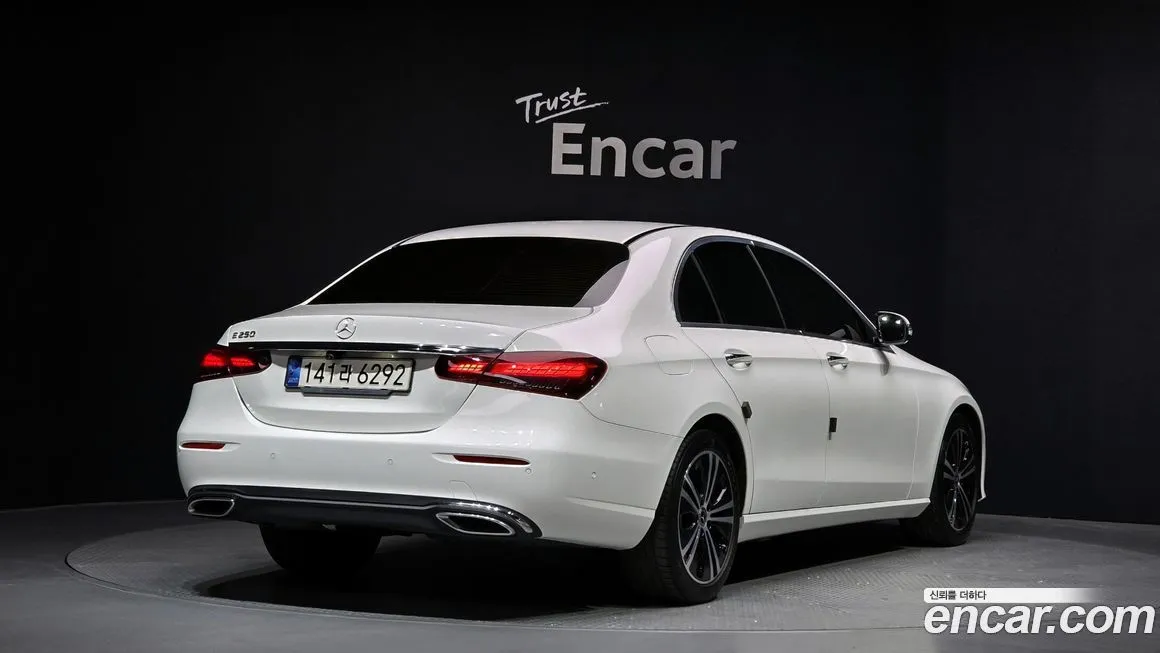 Mercedes-Benz E-Class — фото 2