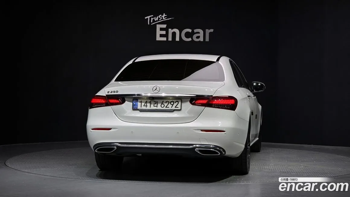 Mercedes-Benz E-Class — фото 4