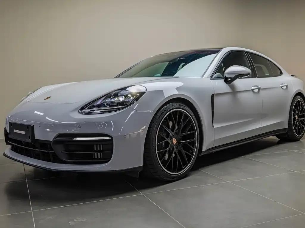 Porsche Panamera — фото 1