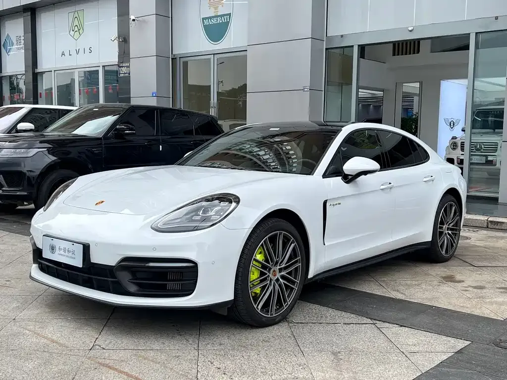 Porsche Panamera Hybrid — фото 1
