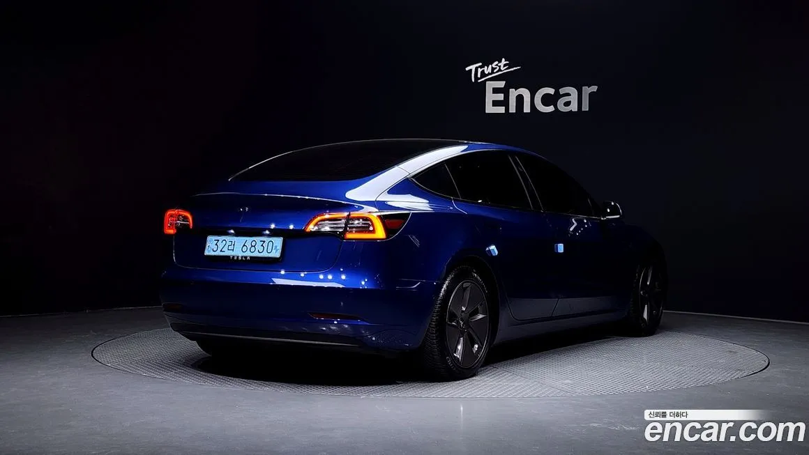 Tesla Model 3 — фото 2
