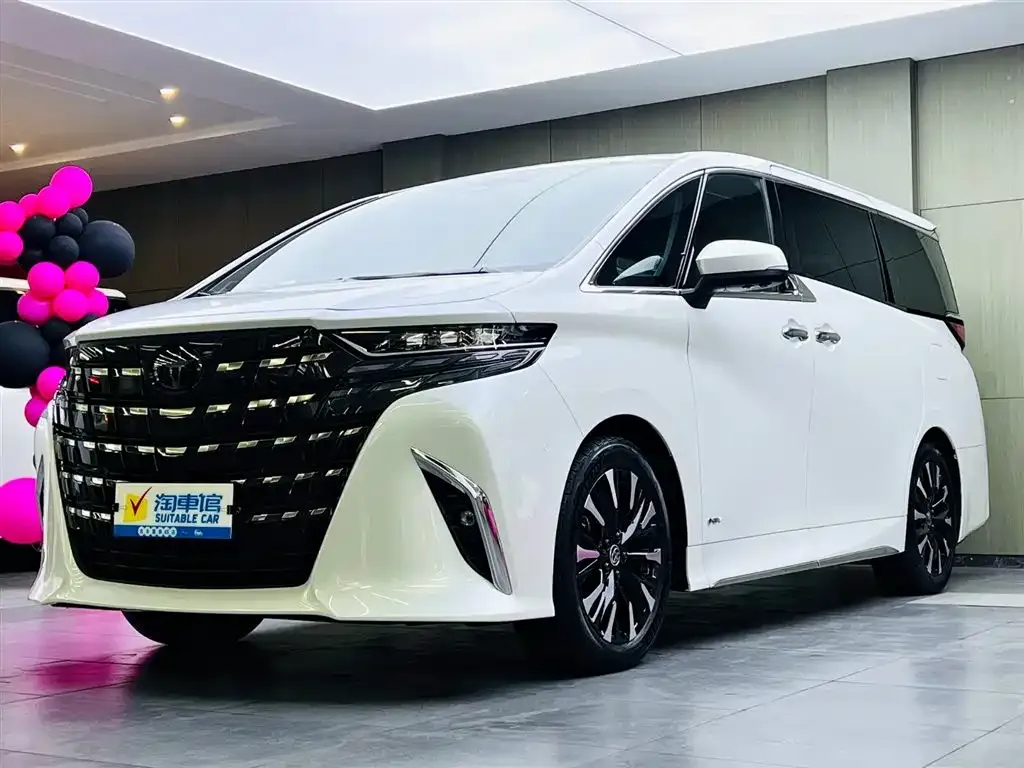 Toyota Alphard — фото 1