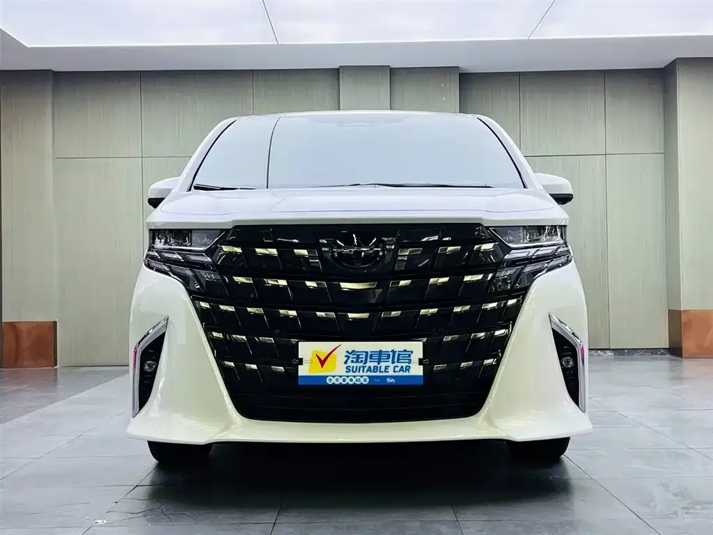 Toyota Alphard — фото 2