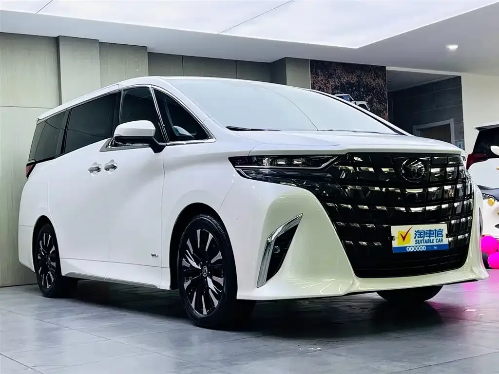 Toyota Alphard — фото 3