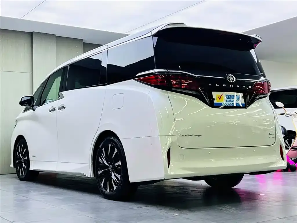 Toyota Alphard — фото 6