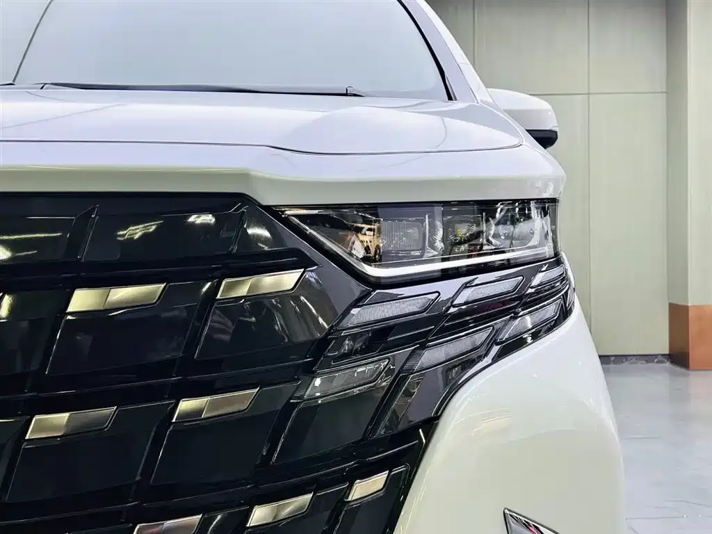 Toyota Alphard — фото 7