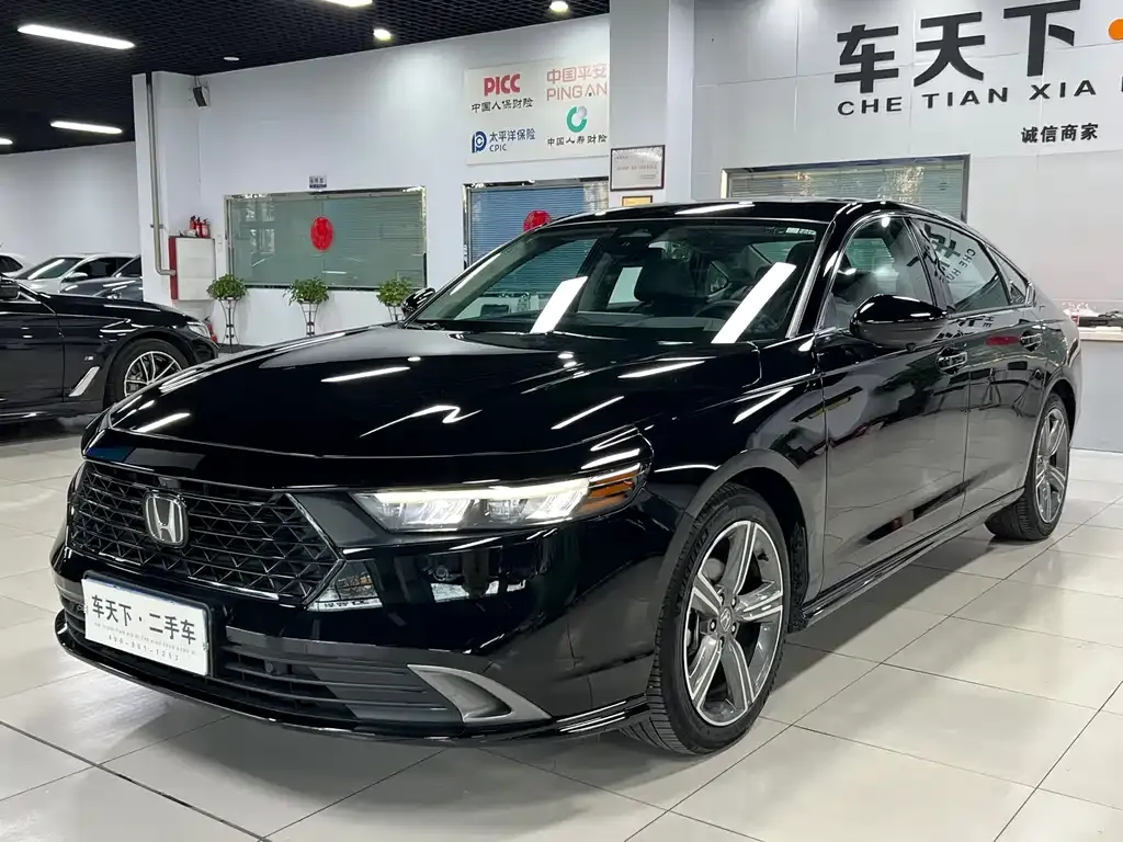 Honda Accord — фото 1